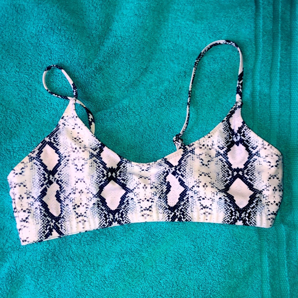 worn 2 times swimsuit top, good coverage for itty bitty titties.